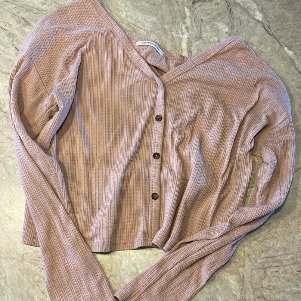 Long sleeve with buttons in the front